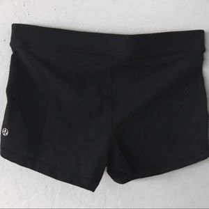 lululemon athletica Shorts - LULULEMON BOOGIE ON II RACING STRIPE SHORTS SZ 6 lululemon athletica Shorts - LULULEMON BOOGIE ON II RACING STRIPE SHORTS SZ 6